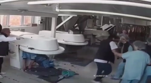 Bakery worker seems to kill collegue on purpose... !