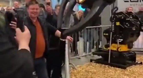 Excavator mimics Lego Technic...