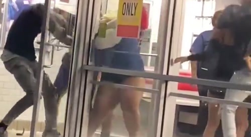 Confident Thug gets beat up by Wild Ratchets