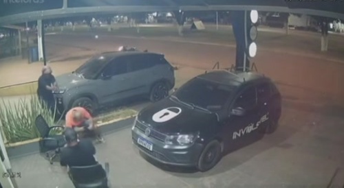 Dude executed while texting on his phone