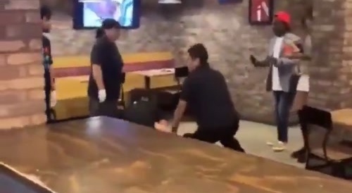 Taco Bell Workers Beat up Rowdy Customer