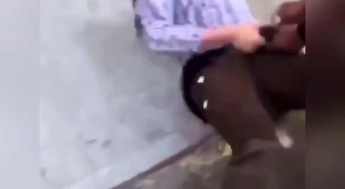 Stupid Idiot Flashes Money Then gets Robbed - call da poleese
