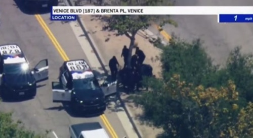 Chase Suspect Punches Cops - they Punch back