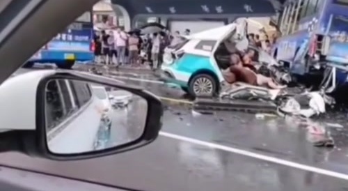 Massive speed car&bus crash
