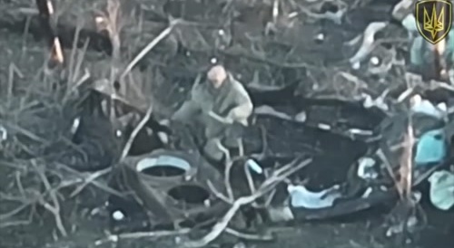 ukrainian sniper finds a russian's head