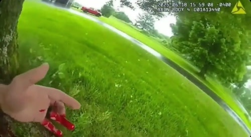 Cop shoots in his finger(s)... !