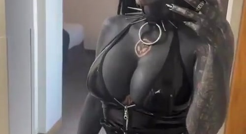 Female version of the main character of the movie 'Predator'... ?