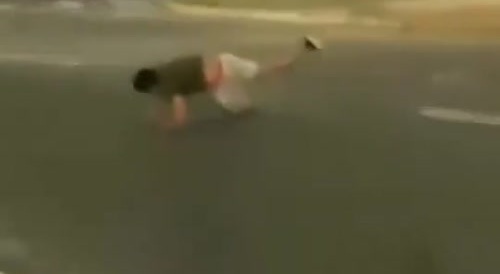 Man taking pics falls from overpass in Paraguay & dies... !