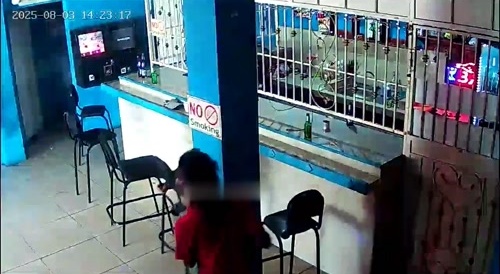 Fleeing man runs into a bar, is chased & gunned down... !