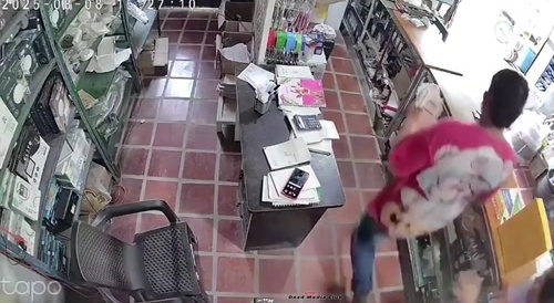 Man charges ex with knife... !