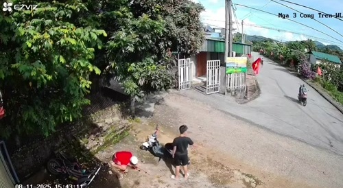 2 CCTV captured electric bike lost control
