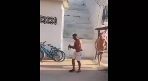 Firework explosion : Brazilian football fan lost hand... !