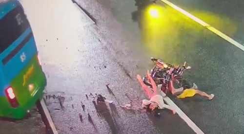 GF's Head Crushed Into Pieces By Bus