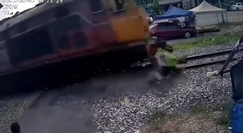 Dumbass Biker DIes By Train