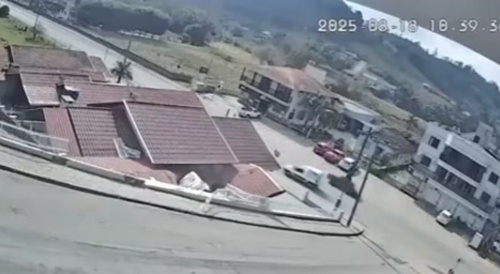 Compact cargo van loses track & gives roof damage... !