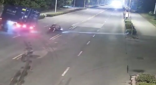 Motorcyclist’s Near Miss !!