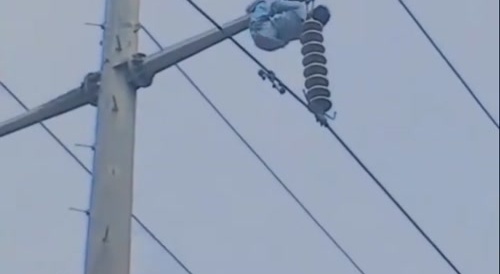Stupid fuck zapped by high voltage