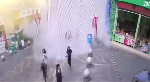 People swept away by falling rooftop swimming pool water... !