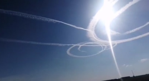 LMAO - Pilot drew a penis with balls in the sky... !