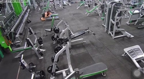 man throws 20-kilo weight on friend's head