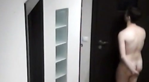 Man kicked out naked of the house by angry girlfriend tries to get back inside