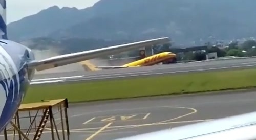 DHL plane breaks in half after crash landing in Costa Rica