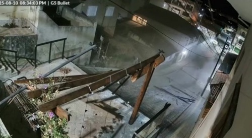Big truck is launched over a pergola.. !