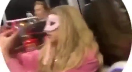 In the spotlight : transsexual wearing Venetian mask is bullied on public transport...