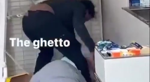 Worker Beats Manager at 'da Dolla sto'