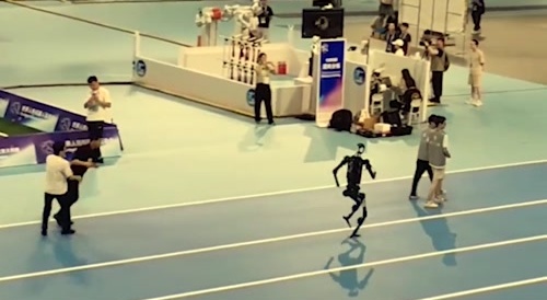Incident with a sprinting robot in a 1,500m run... !