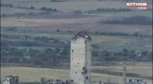 A Ukrainian sniper eliminated two Russian servicemen from a distance of 4000 meters, setting a new world record for the longest-range target hit.