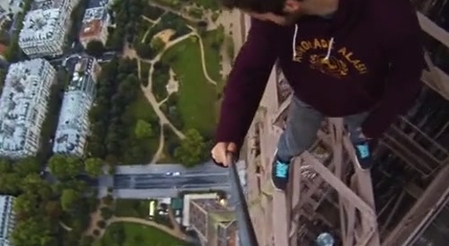 Vertiginous views : urban climber on Eiffel tower... !