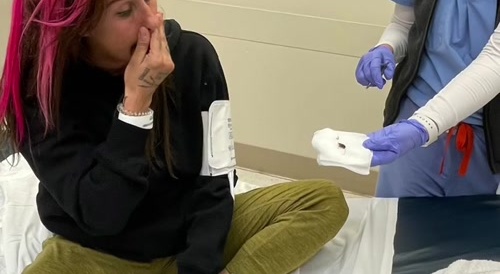 Removal of a cockroach in the woman's ear... !