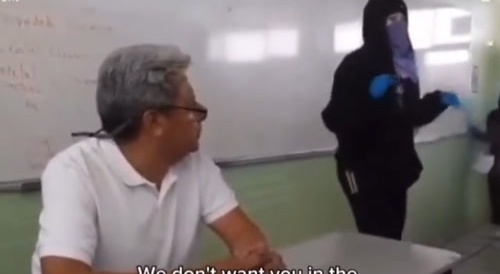 Mexico - Whole Class Of Female Students Beat Dirty Teacher