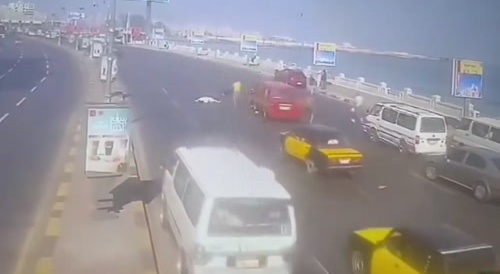 A family of about 10 persons is being run over... !