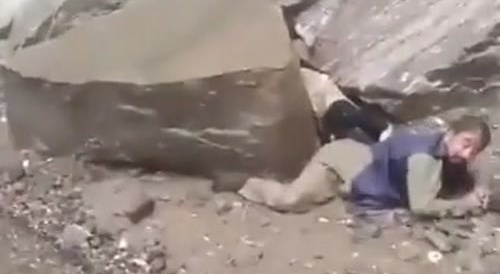 At least 3 people caught by rockfall : 2 dead & 1 still alive... !