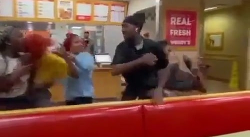 Welcome to "Real Fresh Wendy's" : clash of female blacks...