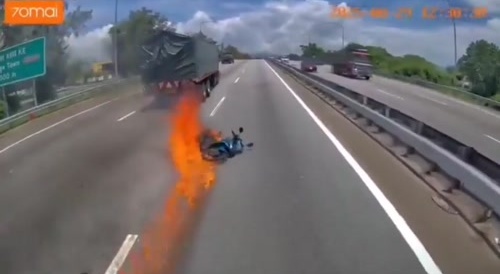 Motorbiker killed in fiery crash on North-South Highway... !