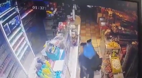 Thieves kill shopkeeper with close‑range gunfire...