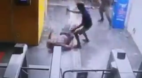 White Man Resist During Robbery