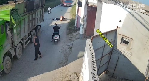 Chinese Man Falls Under Truck
