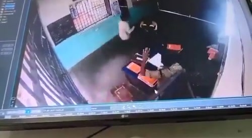 Prisoners attack warden with hammer & escape...