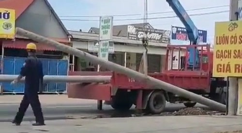 Electrocution : 2 workers are struck... !