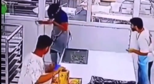 Knife “accidentally” ends in the heart