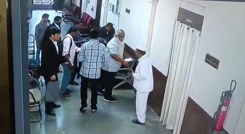 Lawyer collapses & dies of heart attack inside court premises...