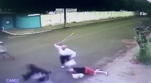 elderly man defends his wife from bandits with his cane