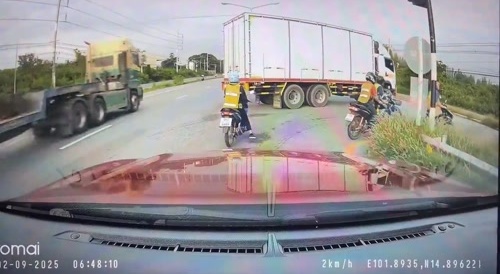 Woman on motorbike escaped death from overturning truck...