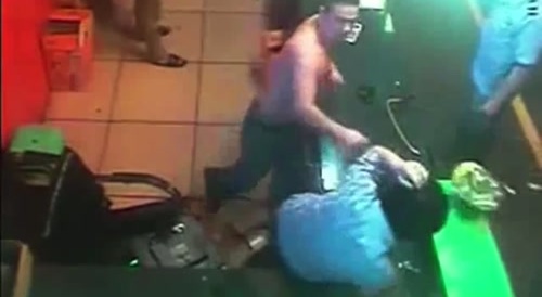 Man Goes Berserk In Internet Café viciously Attacks Owner