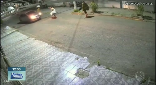 Robbers are run over.