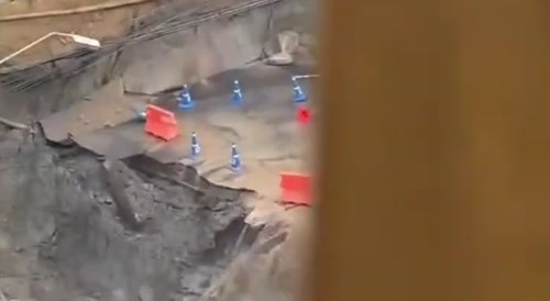 Massive Sinkhole Opens Up Outside Bangkok Hospital